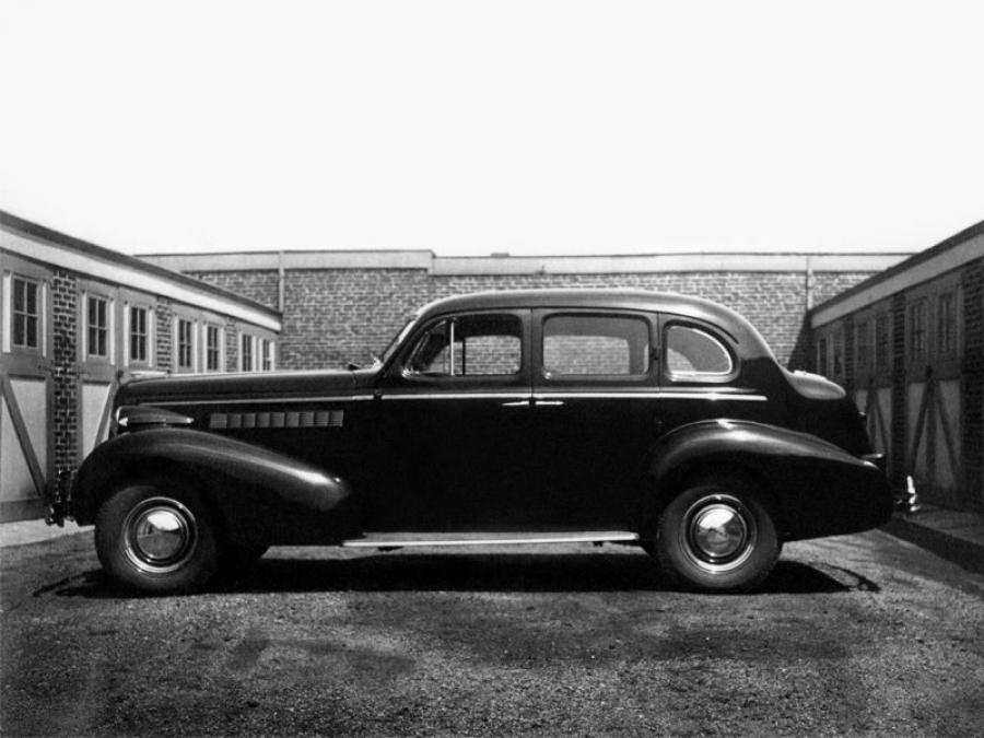 Buick Special 4-Door Trunk Back Sedan 1937 года  (фото 2 из 2)